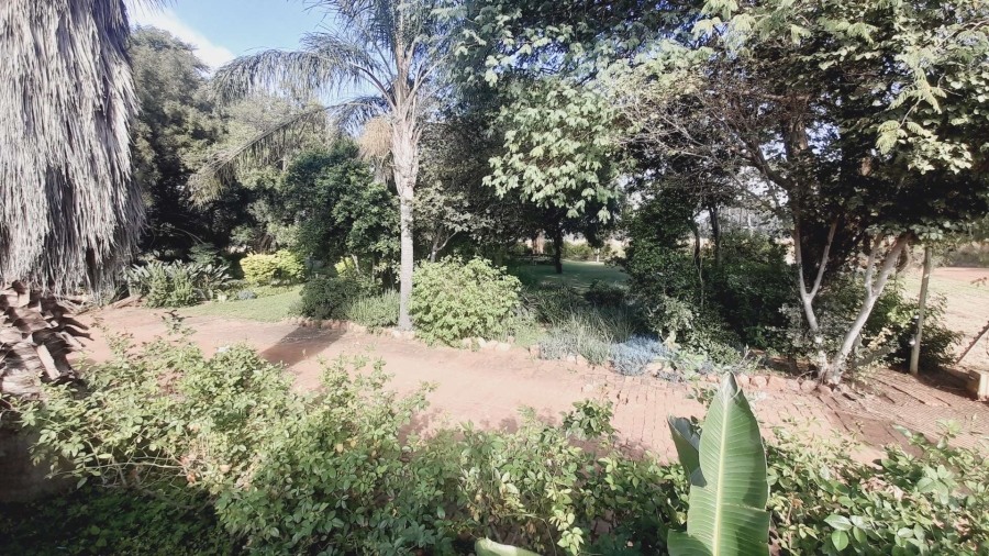 6 Bedroom Property for Sale in Kameeldrift-Wes North West
